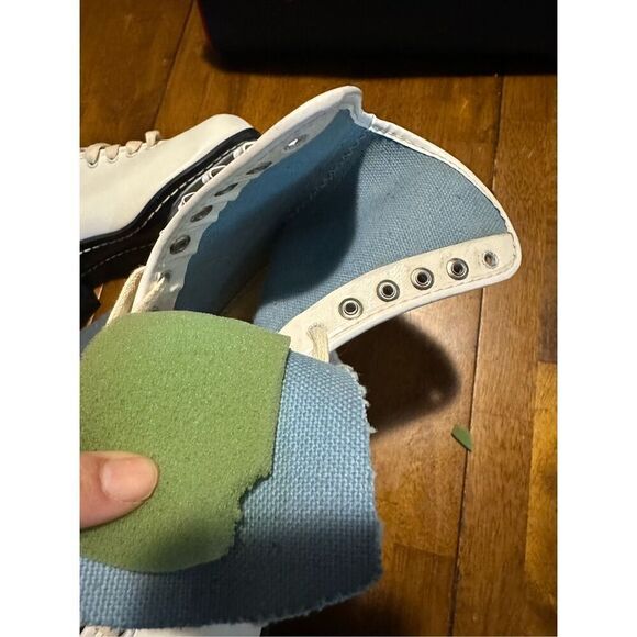 Vintage Brookfield Japan Women’s White Lace up Figure Ice Skates and Bag Size 9 - Picture 8 of 16